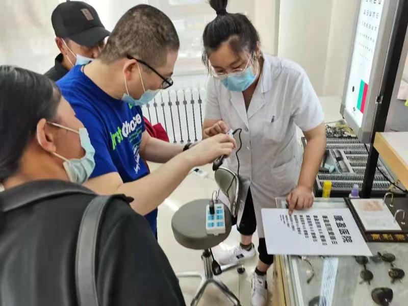 为低视力患者“补光”！残联康盈