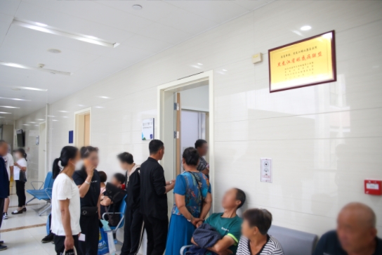 我院“光明工程”白内障救助公益项目报名开始！(图1)